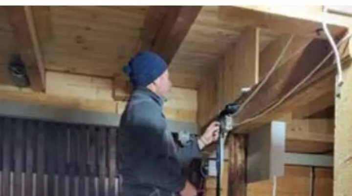 Birgit und Stefan beim Umbau | © Fam. Müller