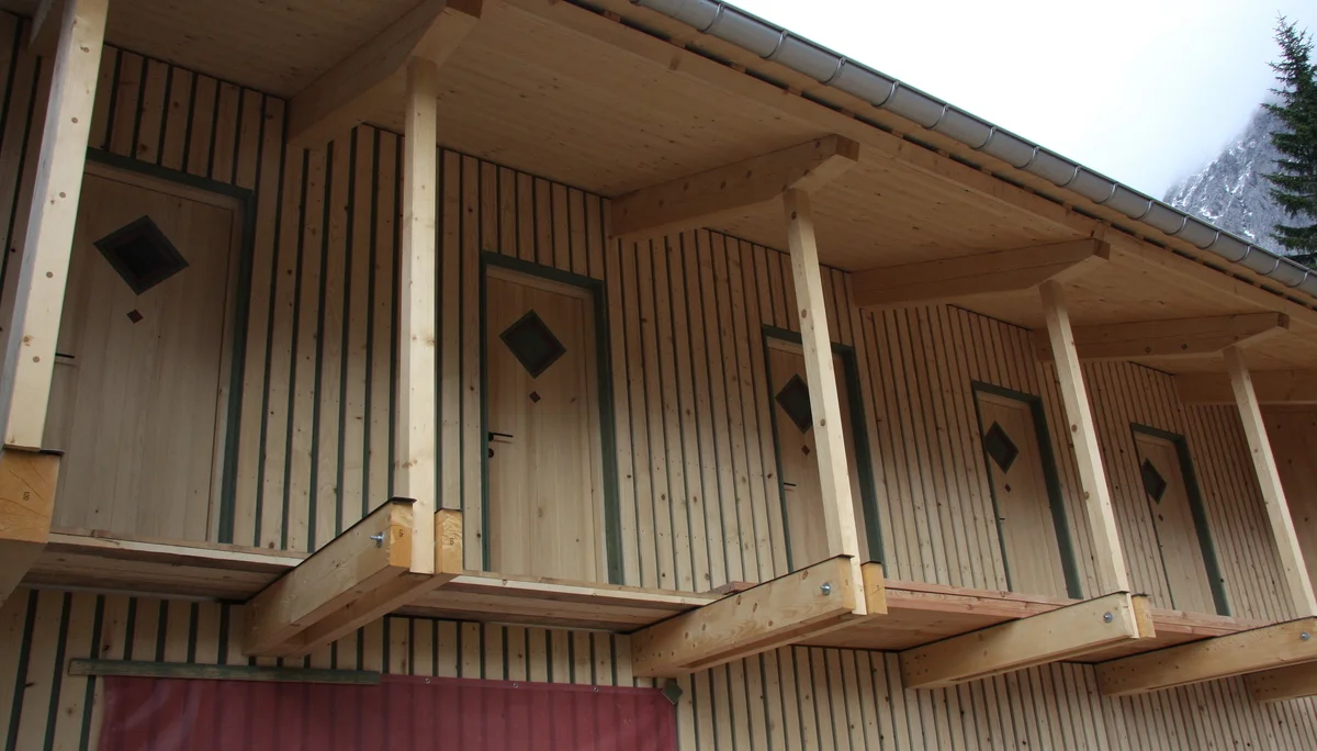 Zugänge zu den Zimmern im neuen Anbau Hochlandhütte | © DAV Sektion Hochland e.V. | Martin Schmengler