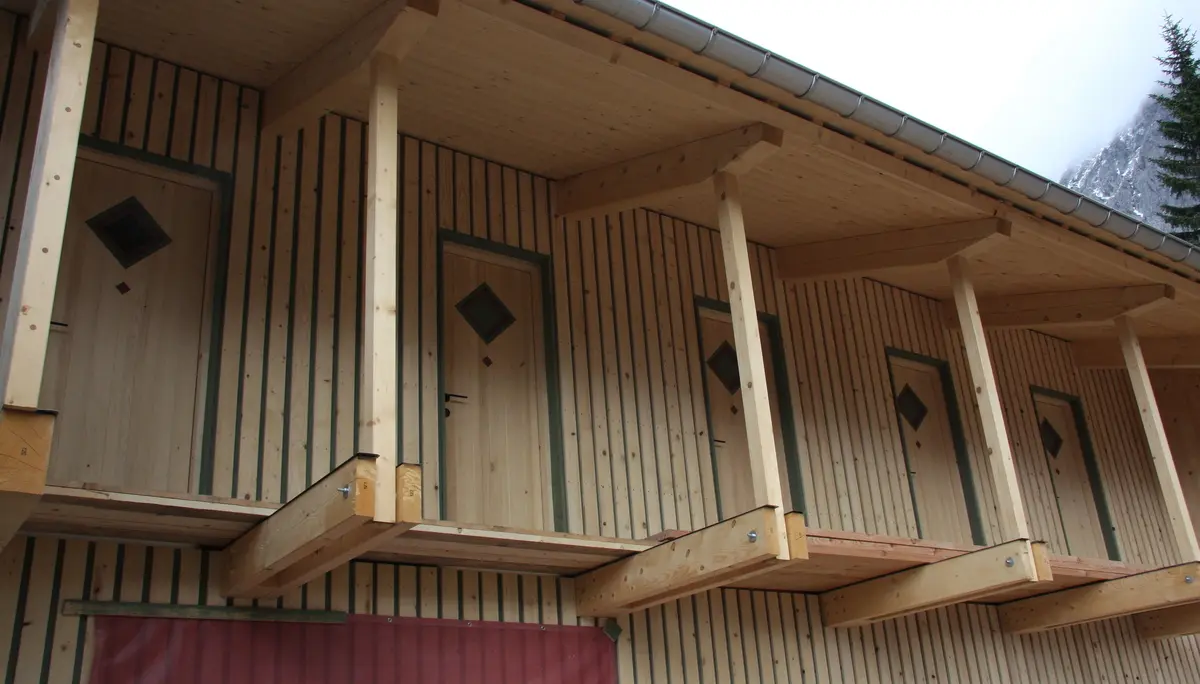 Zugänge zu den Zimmern im neuen Anbau Hochlandhütte | © DAV Sektion Hochland e.V. | Martin Schmengler