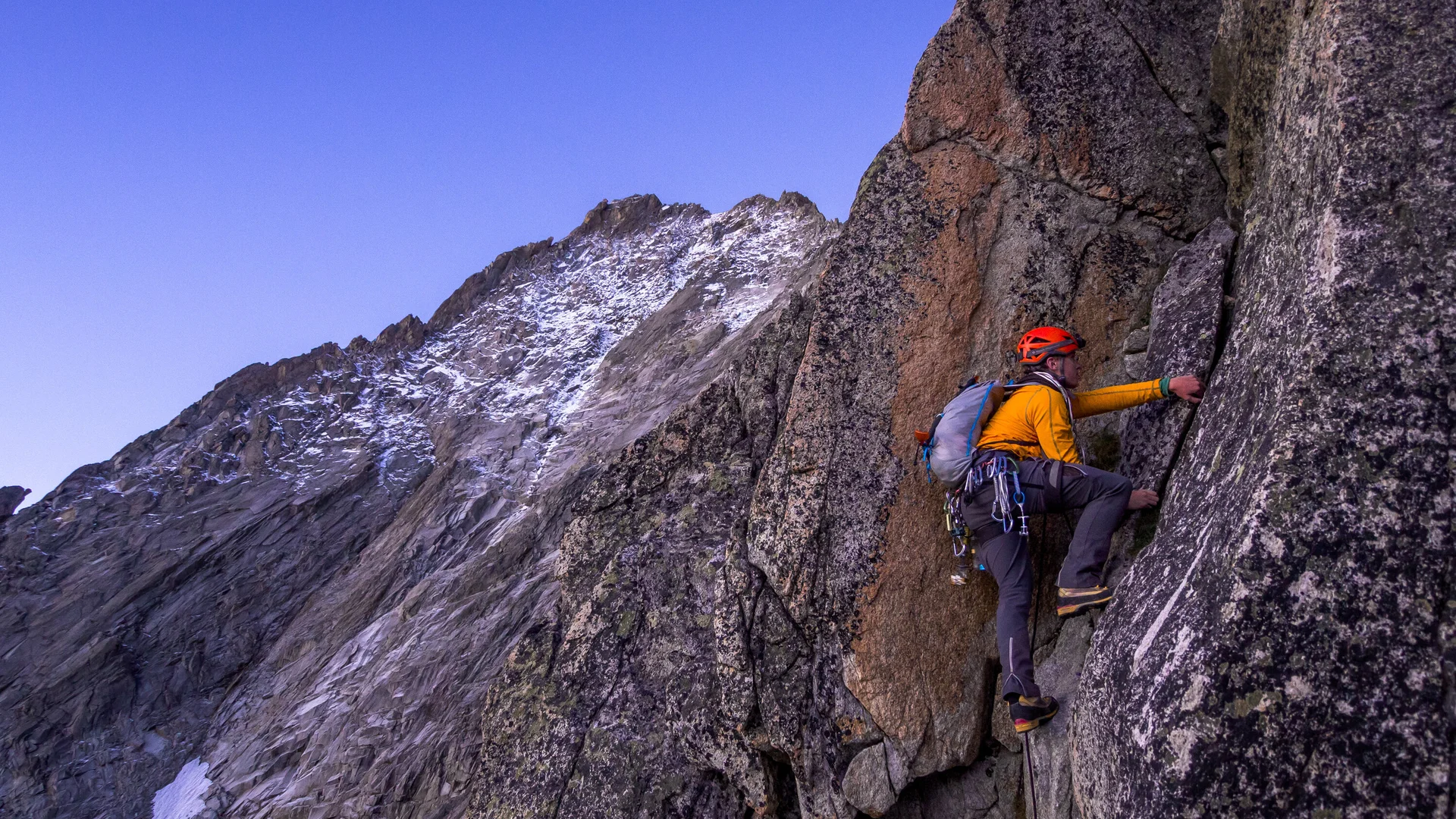 Ein Kletterer auf dem Nesthorn in den Berner Alpen | © DAV/Silvan Metz